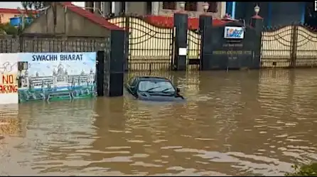 Una ciudad de India enfrenta lluvias récord que no habían visto en 90 años