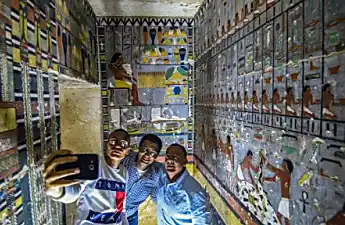 Η Αίγυπτος αποκαλύπτει τον πολύχρωμο τάφο της Πέμπτης Δυναστείας