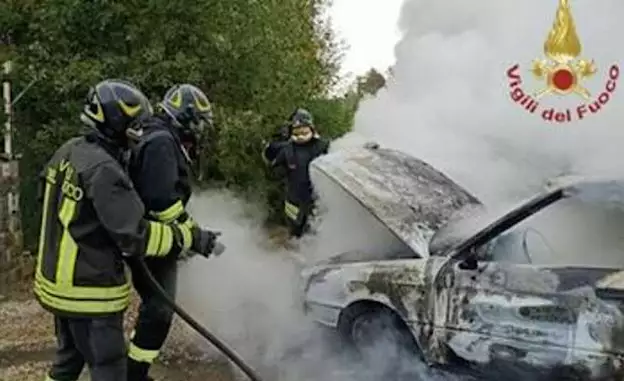 Quattro persone trovate senza vita in un’auto sulla statale 106: indagini in corso ad Amendolara
