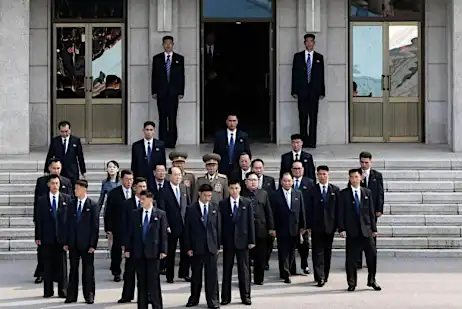 Σύνοδος Trump-Kim: Έλληνες σωματοφύλακες που πιθανόν να συνοδεύουν τον Kim Jong Un στο ταξίδι Σύνοδος Trump-Kim: Έλληνες σωματοφύλακες που πιθανόν να συνοδεύουν τον Kim Jong Un στο ταξίδι