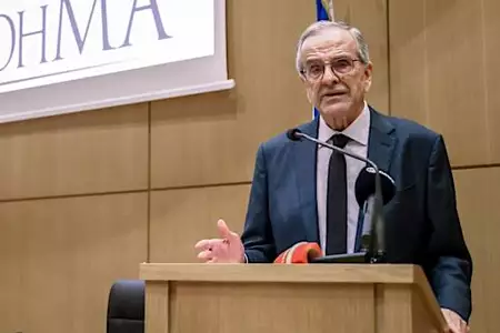 Κυβέρνηση σε Σαμαρά: «Η καλύτερη απάντηση είναι η ανακοίνωση της Ιεράς Συνόδου»