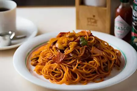 常連９割でもひるむことなかれ。男を魅了する、弾力系ナポリタン［喫茶店ランチを愛す］