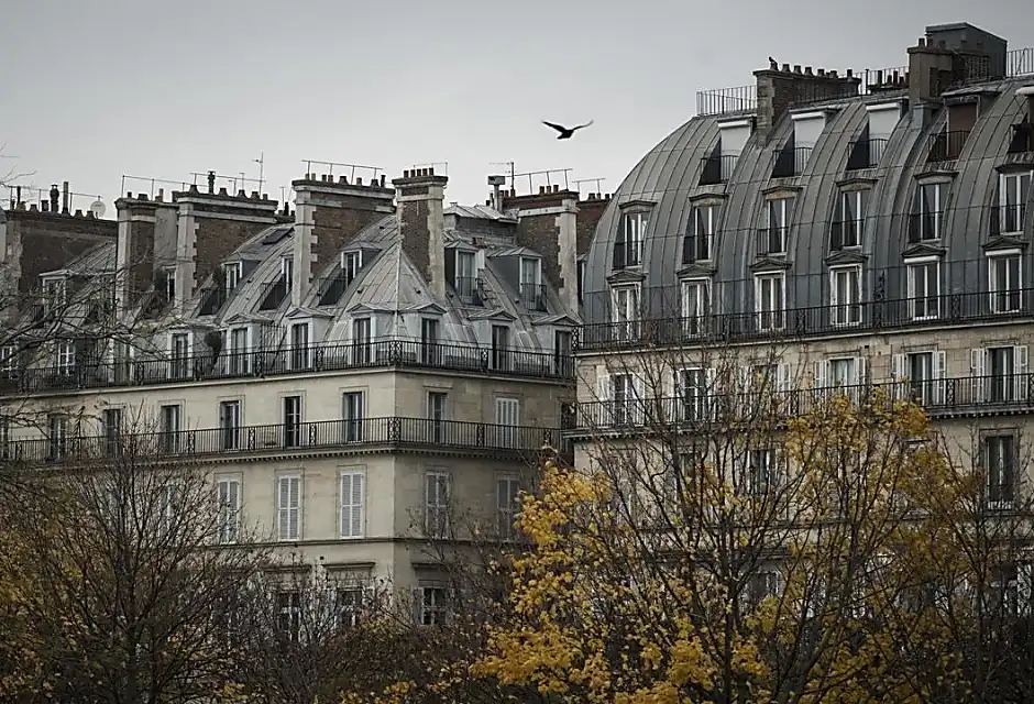 Η αστυνομία ερευνά την ανακάλυψη μισού εκατομμυρίου ευρώ σε ένα κελάρι του Παρισιού