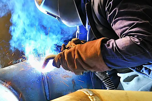 Work as a welder in the US may be easier than you think (see salaries)