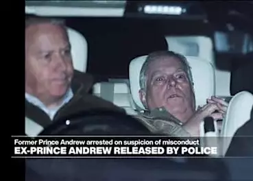 Η βρετανική αστυνομία ανακοίνωσε ότι ο πρώην πρίγκιπας Άντριου «αφέθηκε ελεύθερος υπό έρευνα»