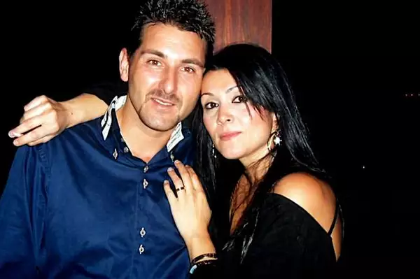 "Salvatore Parolisi è morto". Sui social tutti esultano per la notizia sull'ex di Melania Rea ma in realtà non è vera "Salvatore Parolisi è morto". Sui social tutti esultano per la notizia sull'ex di Melania Rea ma in realtà non è vera