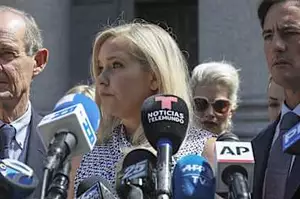 Αυτοκτόνησε η Βιρτζίνια Τζιούφρε, η γυναίκα που κατήγγειλε τον πρίγκιπα Ανδρέα για σεξουαλική εκμετάλλευση