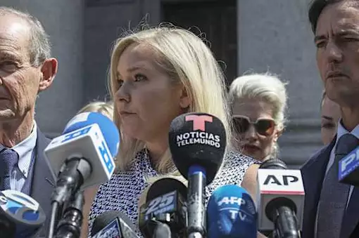 Αυτοκτόνησε η Βιρτζίνια Τζιούφρε, η γυναίκα που κατήγγειλε τον πρίγκιπα Ανδρέα για σεξουαλική εκμετάλλευση Αυτοκτόνησε η Βιρτζίνια Τζιούφρε, η γυναίκα που κατήγγειλε τον πρίγκιπα Ανδρέα για σεξουαλική εκμετάλλευση