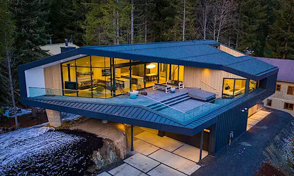 In the Canadian Resort Town of Whistler, a Modern Cantilevered Home With Amazing Views