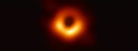 C’est "très impressionnant" de pouvoir observer la première image d'un trou noir "situé à 54 millions d'années-lumière"