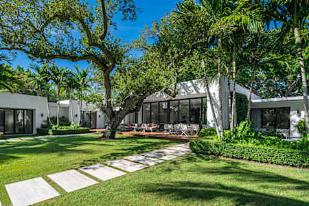 Miami Beach Mansion Comes With 86-Foot Water Frontage