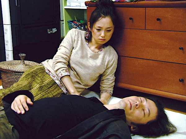 アルコール依存と闘った戦場カメラマンとその妻