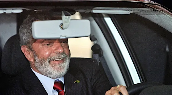 [Fotos] Aos 75 anos, esse é o carro que Lula da Silva dirige