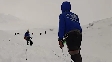 Buscan a desparecidos en avalancha en el volcán Chimborazo | Video