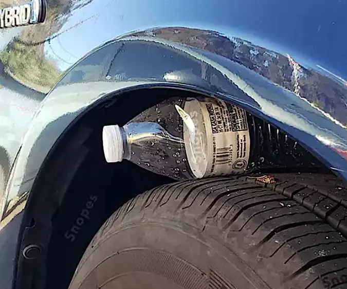 [Pics] Always Put a Plastic Bottle on Your Tires when Parked, Here's Why