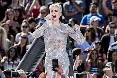 15 Wardrobe Malfunctions That Are Pretty Obvious But No One Noticed 15 Wardrobe Malfunctions That Are Pretty Obvious But No One Noticed