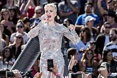 15 Wardrobe Malfunctions That Are Pretty Obvious But No One Noticed