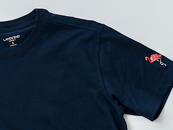 かっこいい大人の男性が着ているTシャツとは