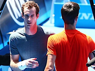 Ο Andy Murray τελειώνει τον αγώνα της Αυστραλιανής Ανοικτής Ιατρικής Novak Djokovic νωρίς μετά τη νίκη μόλις δύο παιχνίδια