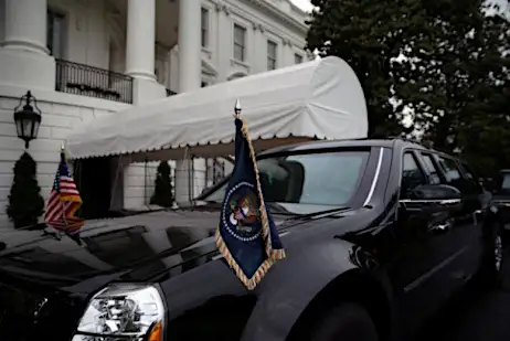 Μέχρι 50 οχήματα συνθέτουν τη βάση για το Trump Μέχρι 50 οχήματα συνθέτουν τη βάση για το Trump