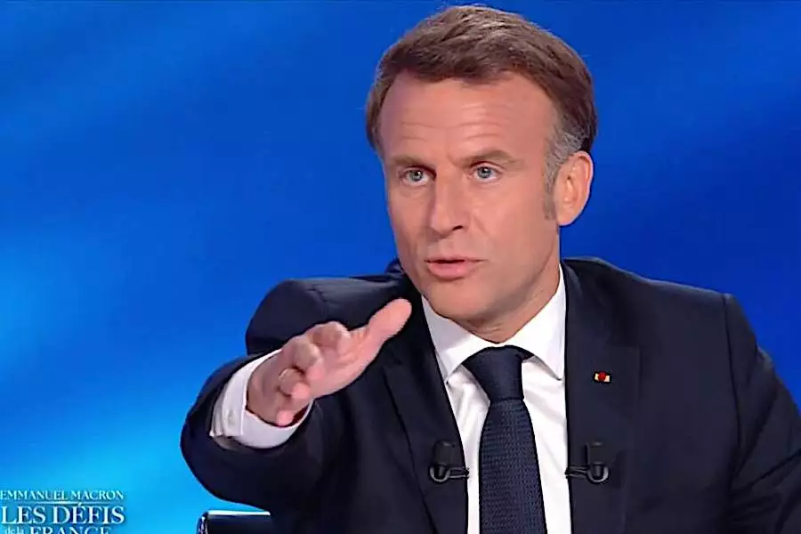 "C'est votre échec !" : Emmanuel Macron sévèrement taclé par Gilles Bouleau dès le début de son interview TF1, le président lui répond sèchement "C'est votre échec !" : Emmanuel Macron sévèrement taclé par Gilles Bouleau dès le début de son interview TF1, le président lui répond sèchement