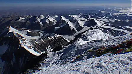 El derretimiento de los glaciares del Everest expone cadáveres de montañistas