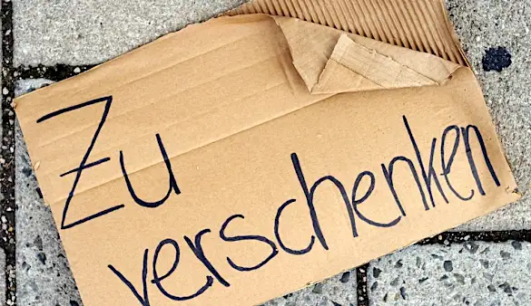 Darum ist Müll mit „Zu verschenken“-Schild auf der Straße ein Problem