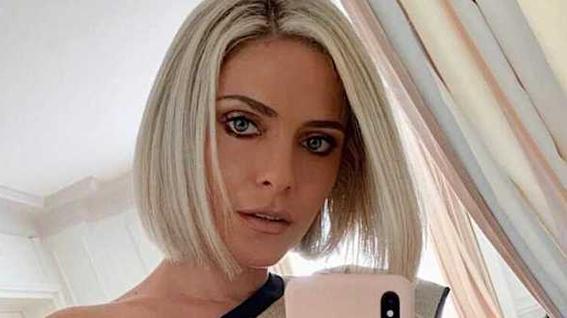 PHOTO Clara Morgane pratiquement nue, elle prend une pose TRÈS suggestive PHOTO Clara Morgane pratiquement nue, elle prend une pose TRÈS suggestive