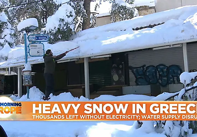 Ισχυρή χιονοθύελλα στην Ελλάδα αφήνει χιλιάδες χωρίς ηλεκτρικό ρεύμα
