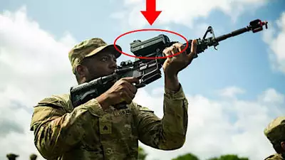 世界水準に自衛隊も追いついた？ 小銃ポン付けの「全自動対ドローン射撃装置」総火演で披露！ 射手はトリガー引くだけ（1/2 ページ）