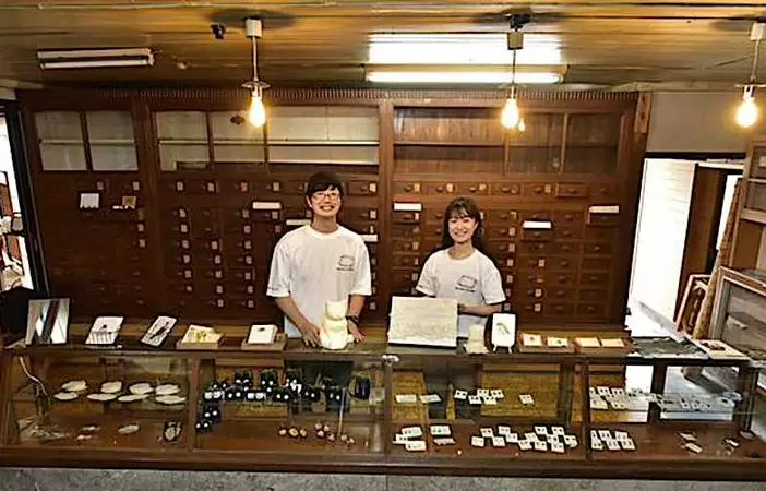 ちいきのおと(37)６区（越知町）レトロな薬屋で和紙発信　移住夫妻が作品ショップ　