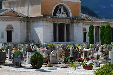 Νέος κανονισμός στη Βενετία: Τα κατοικίδια ζώα μπορούν να ενταφιάζονται κοντά στους ιδιοκτήτες τους Νέος κανονισμός στη Βενετία: Τα κατοικίδια ζώα μπορούν να ενταφιάζονται κοντά στους ιδιοκτήτες τους