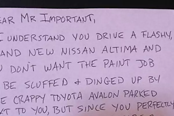 [Pics] Hilarious Windshield Notes Left Drivers Laughing