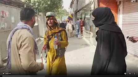 Talibanes acosan a reportera de CNN y a su equipo en Kabul | Video
