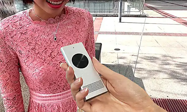 Genius Japanese Invention Translates 40+ Languages In Real Time!