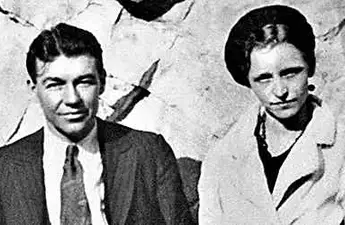 Rare Photos Of Bonnie And Clyde Finally Released