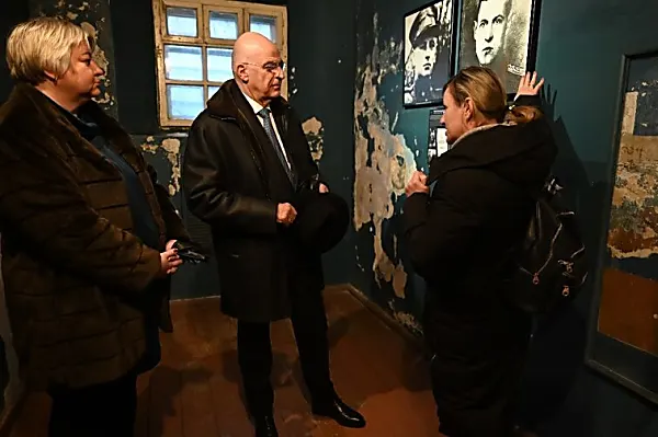 Λιθουανία: Ο Δένδιας επισκέφτηκε τις παλαιές φυλακές της KGB στο Βίλνιους
