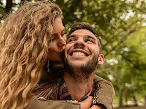 איך להצליח באתרי הכרויות ולהגיע לזוגיות?