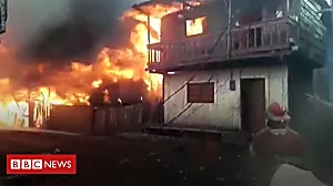 Huge fire sets Peru neighbourhood ablaze