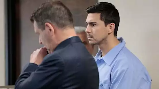 L'uomo accusato di aggressioni sessuali di 4 donne dopo che il suo DNA è stato estratto da un bicchiere viene incriminato con nuove accuse di stupro L'uomo accusato di aggressioni sessuali di 4 donne dopo che il suo DNA è stato estratto da un bicchiere viene incriminato con nuove accuse di stupro