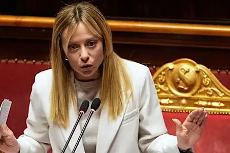 Καταργούνται τα τέλη κυκλοφορίας για τα περισσότερα οχήματα στην Ιταλία: Τι ανακοίνωσε η Μελόνι