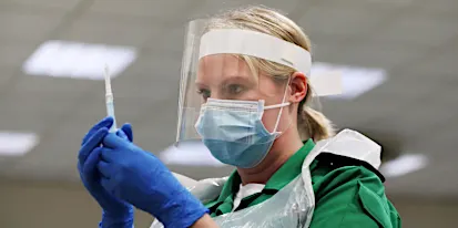 Οι ΗΠΑ θα ξεκινήσουν εμβολιασμούς Covid τη Δευτέρα