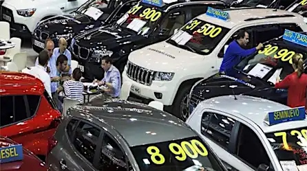 Santiago: Los carros sin vender de 2020 casi se regalan