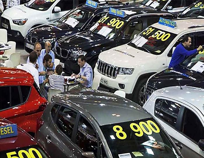 Santiago: Los carros sin vender de 2020 casi se regalan