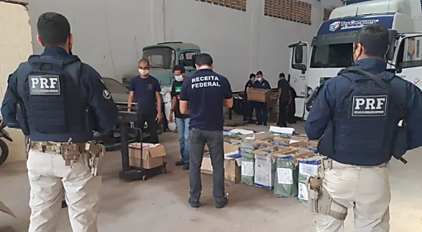 PRF apreende cerca de meia tonelada de mercadorias ilegais em Fortaleza