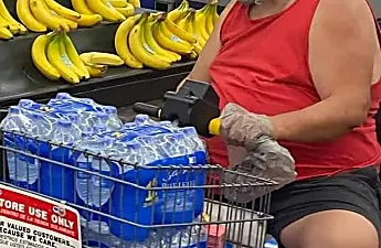 Ridiculous People of Walmart [Pics]
