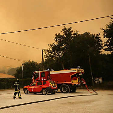 Εκατοντάδες άνθρωποι στη νοτιοδυτική Γαλλία απομακρύνθηκαν από τα σπίτια τους λόγω των πυρκαγιών