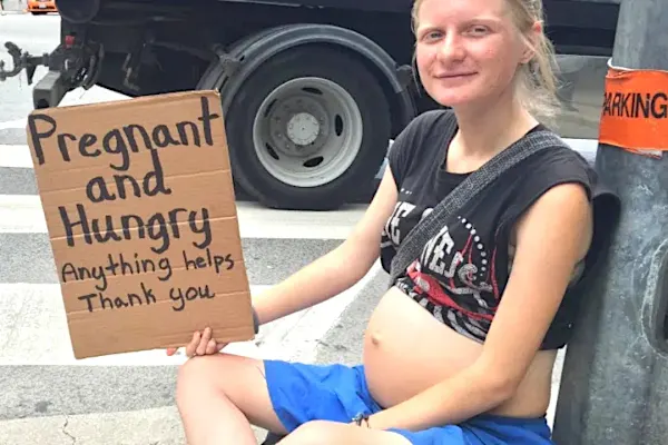 [Story] Pregnant Beggar Asked For Help But Then A Woman Follows Her And Sees This
