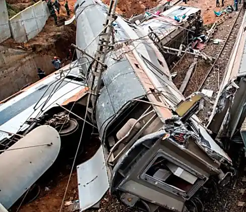 Deadly train-wreck kills and injures several people near the Moroccan capital Rabat - Photos