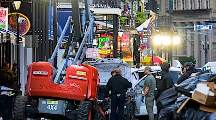 Un video gráfico muestra a las víctimas en la calle después de que una camioneta embistiera a una multitud en Nueva Orleans